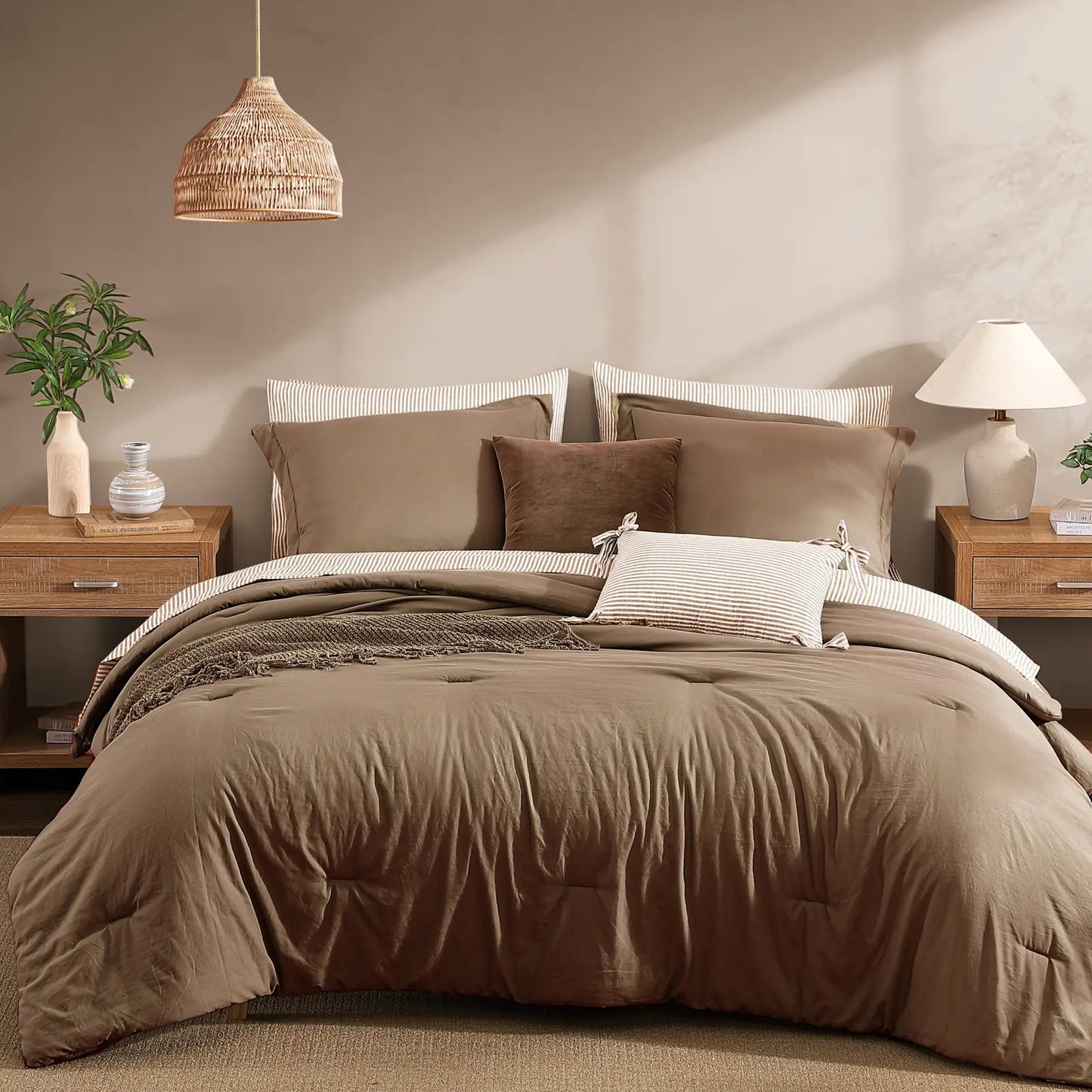 ☁️ 7-Piece Coastal Microfiber Comforter Set with Storage Pockets