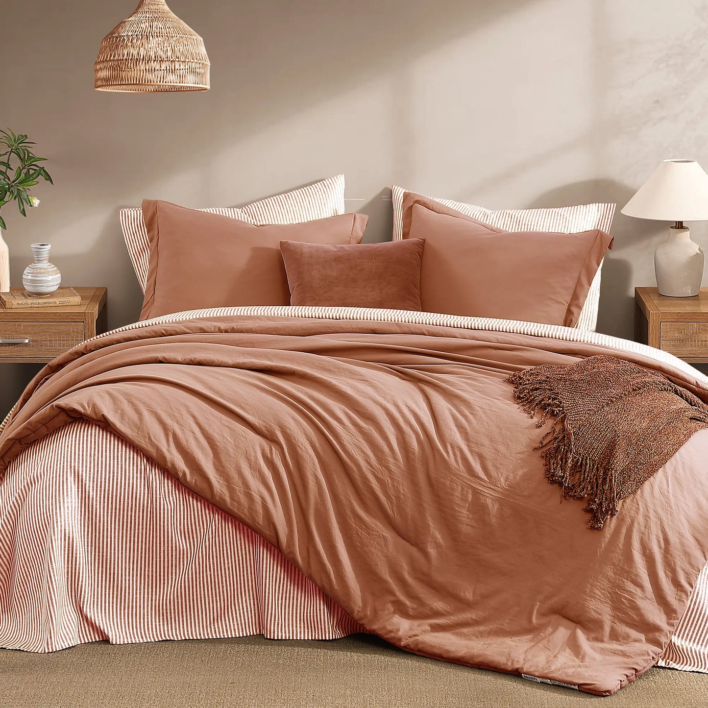 ☁️ 7-Piece Coastal Microfiber Comforter Set with Storage Pockets