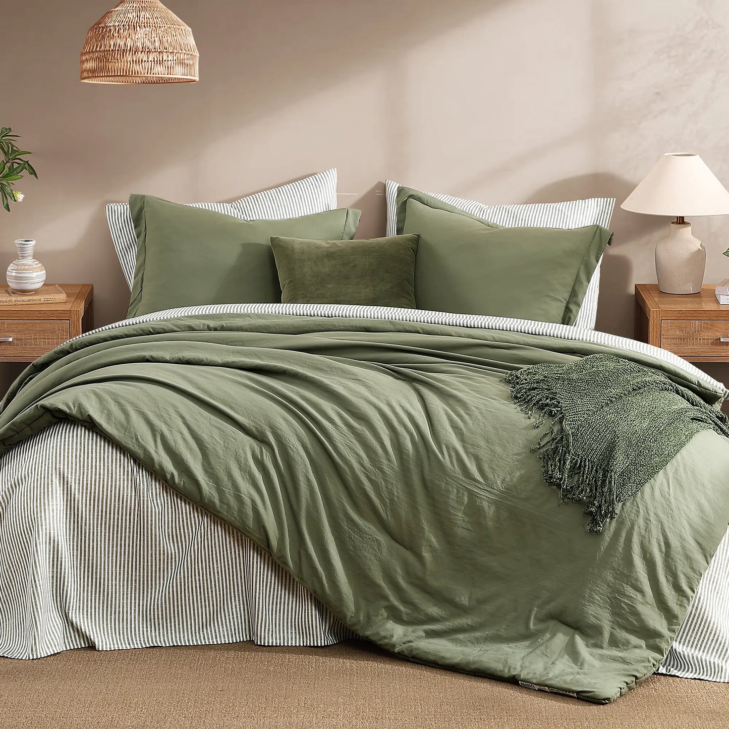 ☁️ 7-Piece Coastal Microfiber Comforter Set with Storage Pockets